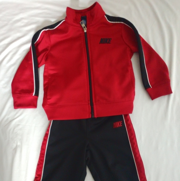 matching nike jogging suits